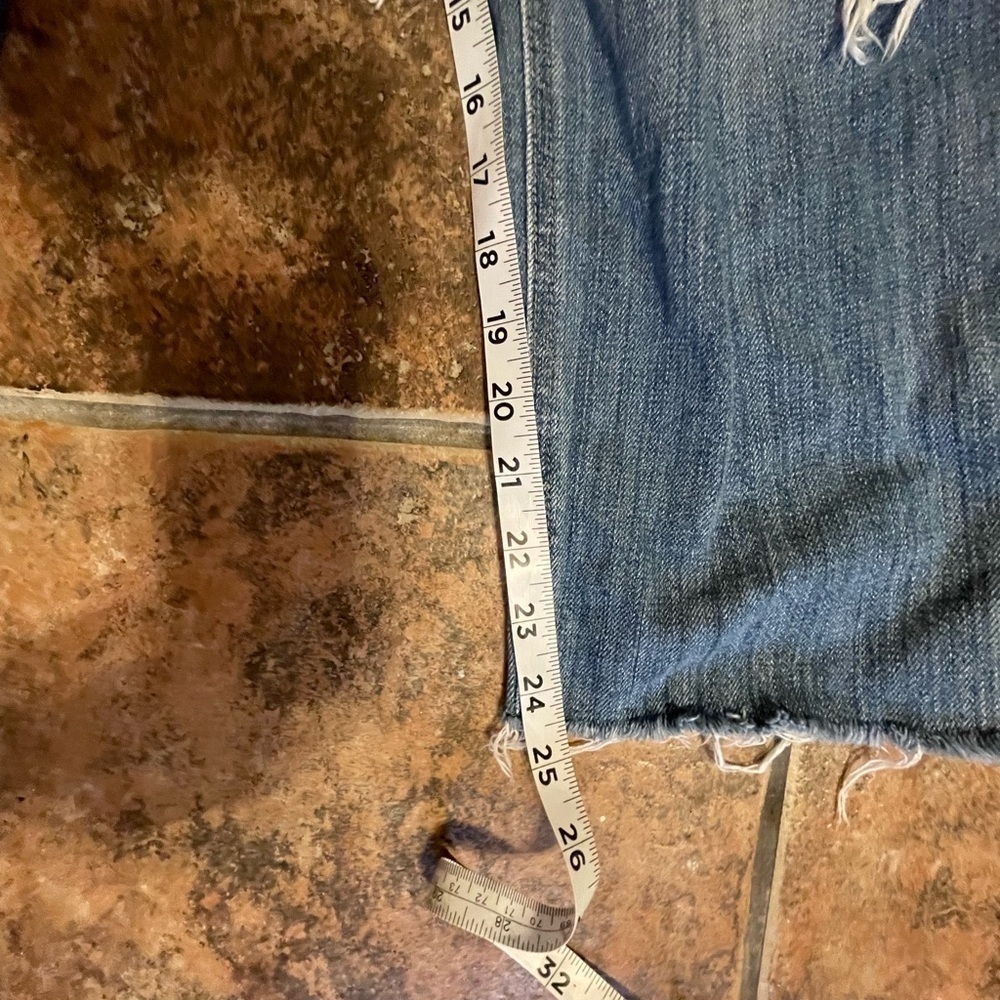 Joe’s Jeans Collector’s Edition The Sawyer Crop Distressed Jeans Size 26 - Picture 9 of 13
